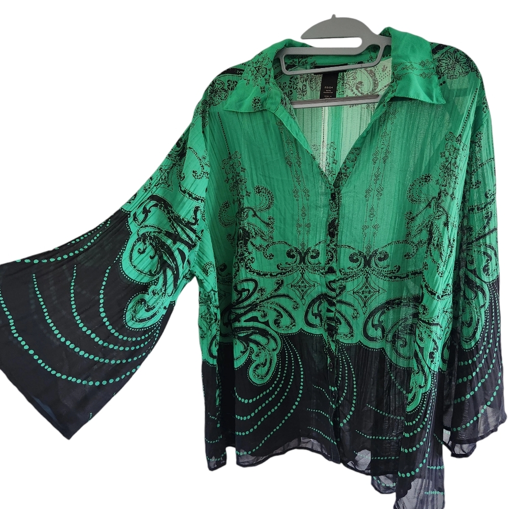 Lane Bryant Green Flare Sleeved Top 💚 🐍 🖤